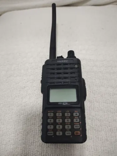rádio comunicador portátil Yaesu FT-270R
