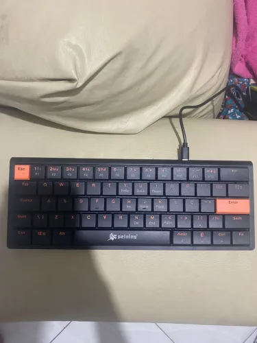 Mini teclado mecânico 60%, switch vermelho, apenas um uso. Para jogos.