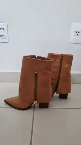 Bota marrom Arezzo