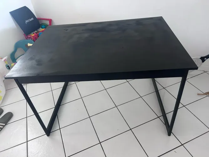 Mesa industrial preta