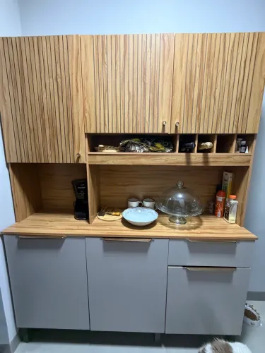 Armário de cozinha compacto