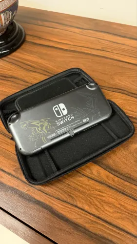 Nintendo Switch Lite Edição Dialga & Palkia Preto Com Dourado Cinza