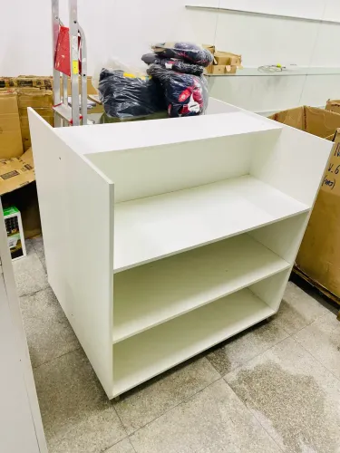 ? BALCÃO EXPOSITOR / GÔNDOLA MULTIUSO EM MDF BRANCO COM RODÍZIOS ?