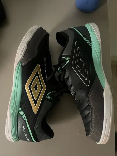 Chuteira Umbro