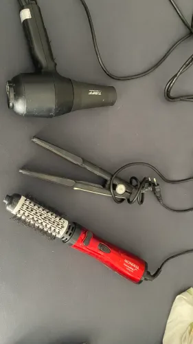 Secador, prancha e escova rotativa