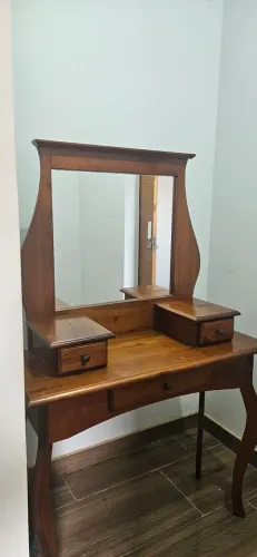 Penteadeira de madeira retro 