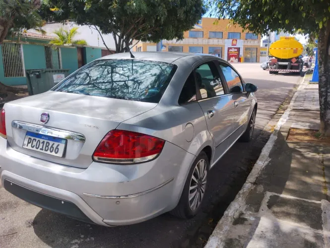 Fiat Linea Essence 1.8 Flex 16V 4P 2015