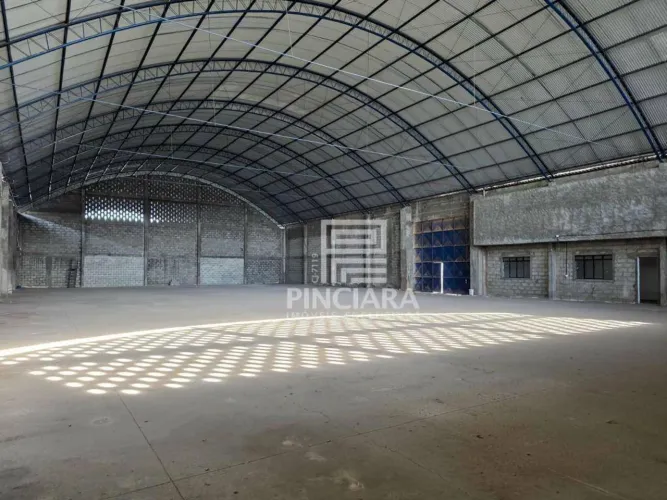 Galpão de 1.258 m² no Arsenal, São Gonçalo/RJ - Alugue por R$ 20.000/mês + taxas