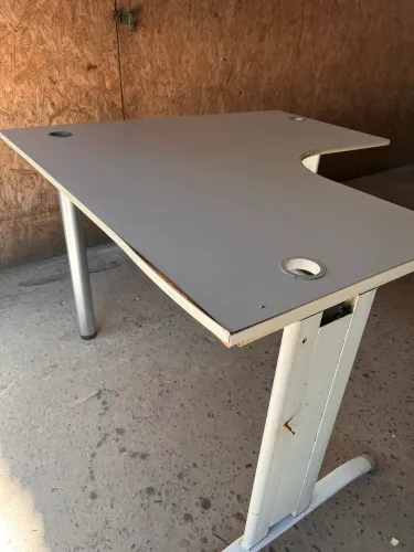 Mesa de escritório em L