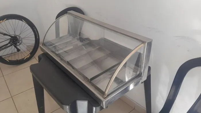 Vendo uma estufa expositor de salgados, completa e funcionando perfeitamente
