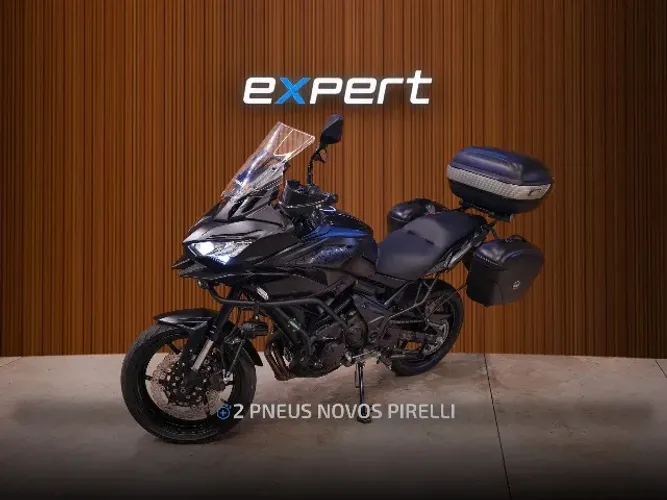 Kawasaki Versys Preta 2023 com 20.300km - 3 Baús GIVI, Protetor de Carenagem, Faróis Aux.