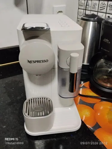 Cafeteira nespresso latissima one novissima