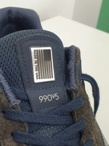 Tênis New Balance 990 V5