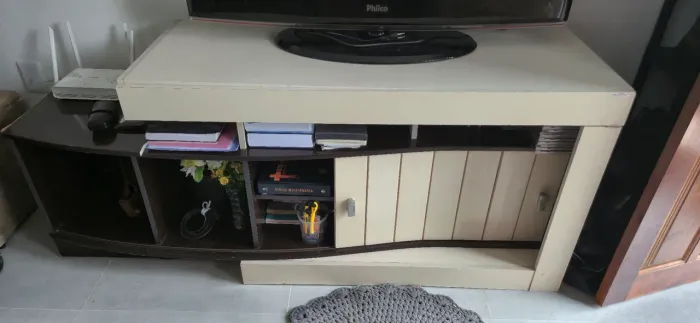 Rack para Sala / TV Bicolor (Off-White/Madeira) com Portas Deslizantes