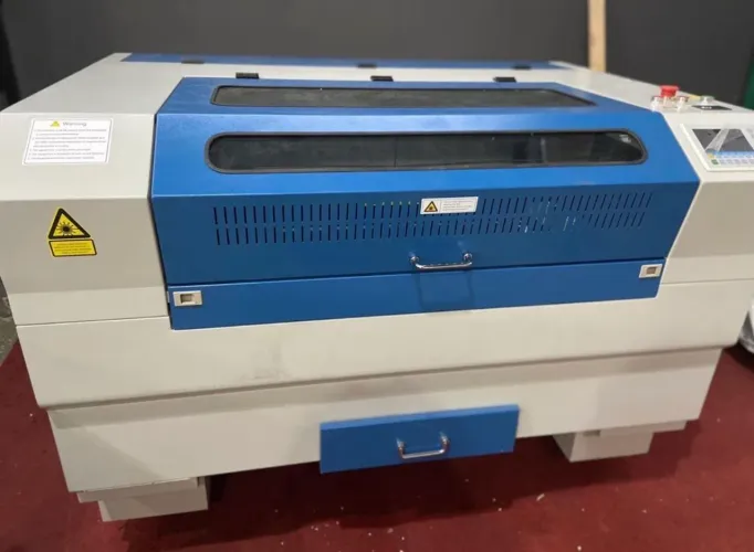 Máquina de corte a laser CO2 90x60cm 100w
