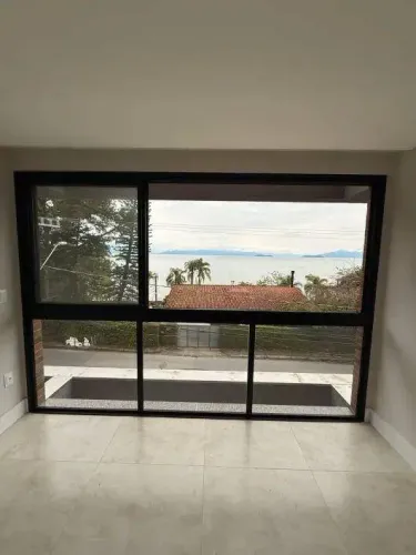 Apartamento Studio com 1 vaga à venda em Florianópolis/SC.