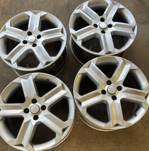 Rodas aro 17 com pneus 205/45/17