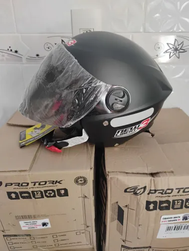 Capacete com viseira fumê tam 58 ou 60 novo