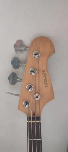 Baixo jazz Bass ativo