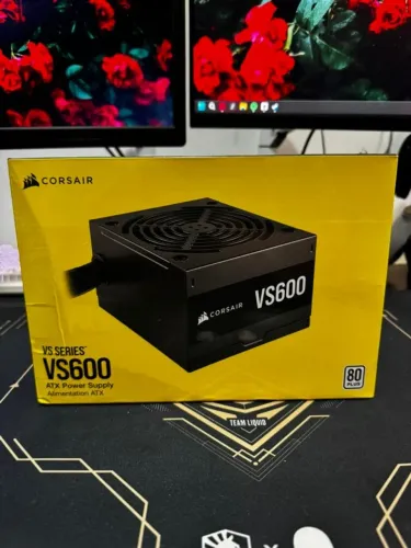 Fonte Corsair 600W 80PLUS. (Lacrada)