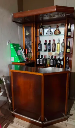 Barzinho/Cantina de Madeira Estilo Clássico