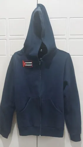 Roupas de menino (2 casaco e 2 camisetas)