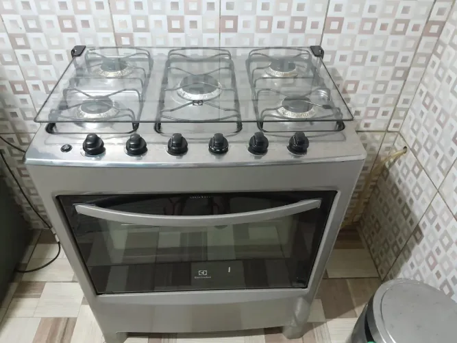 Fogão Eletrolux 5 bocas seminovo 