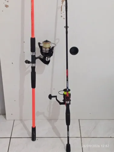 Duas varas de pesca