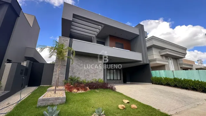 Casa em Condomínio Quinta do Golfe Jardins - Sobrado com 4 suites e elevador