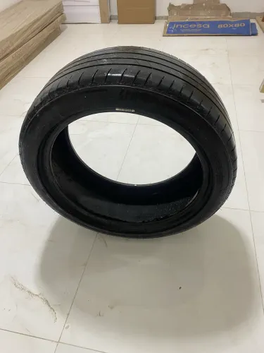 Pneu Bridgestone 225 45 R17 91w seminovo 