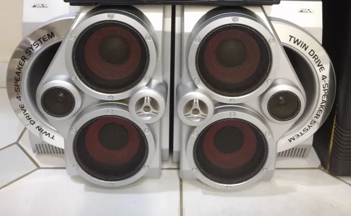 Caixas de som Aiwa 4 vias 