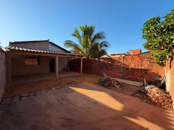 * CASA A VENDA
