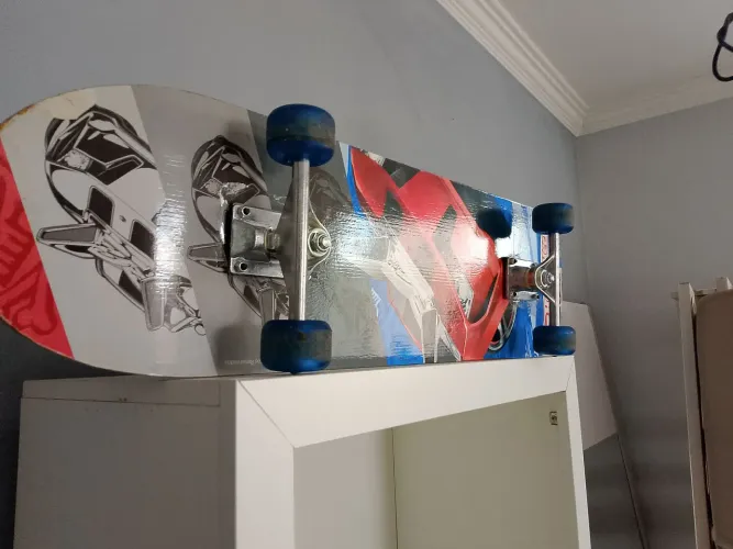 Skate infantil + capacete infantil da hotwills