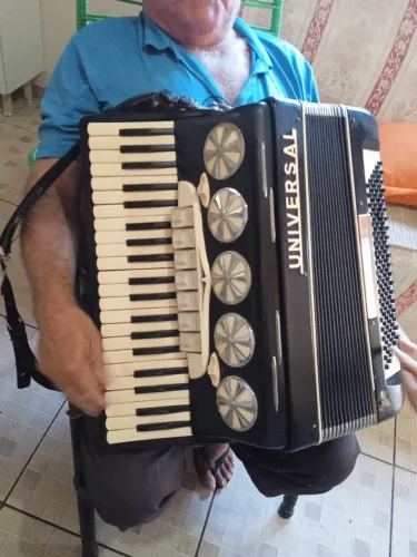 Sanfona universal 120 baixos