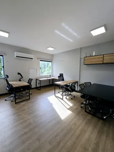 ALUGO SALA COMERCIAL NO ED. TROPICAL CENTER
