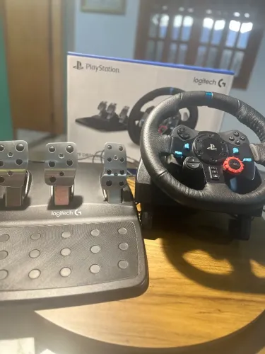 Volante Logitech G29 com Pedais - Menos de 6 Meses de Uso
