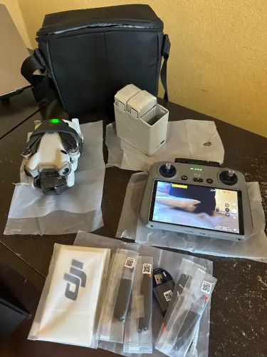 Drone DJI Mini 4 PRO + Combo Fly More (baterias 3850 mAh)