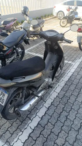 Biz + 125 motor feito a 1 mês, ta zero. Sou de Joinville 
