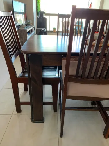 Mesa de jantar 6 lugares, retangular, 100% madeira, linda e super conservada. 1,60x0,90m.