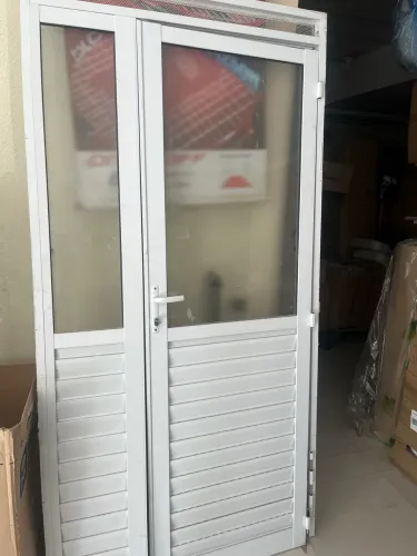 Porta balcão alumínio branco nunca usou