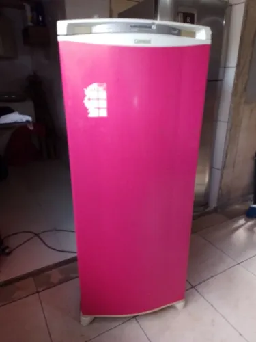 GELADEIRA CÔNSUL FROST FREE GELO SECO USADA COM MARCAS DE USO PORÉM GELANDO PERFEITAMENTE
