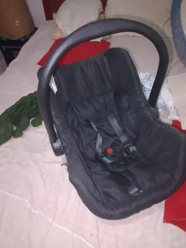 Vendo bebê conforto semi novo.Não entrego.
