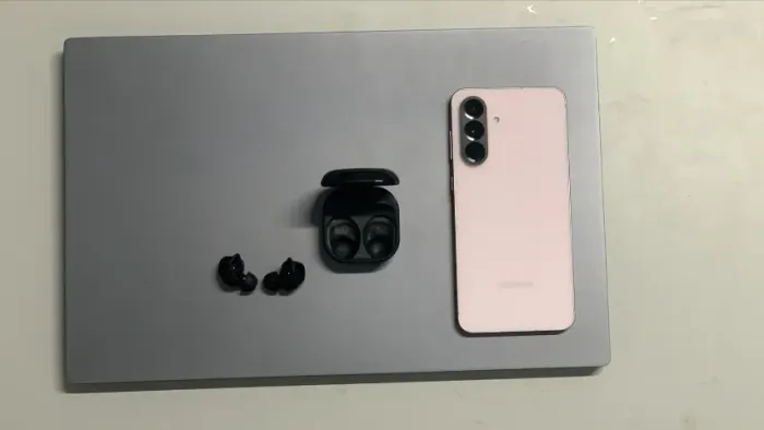 Galaxy Book 4 i5 (512GB) + Galaxy A56 128GB + Galaxy Buds Core
