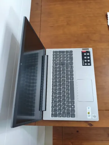 VENDE-SE NOTEBOOK SEMINOVO LENOVO - LINUX - R$ 1700,00