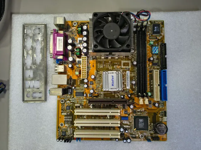 Kit placa-mãe antiga Winfast 741M01C-GX-6L + Sempron 2500 + Cooler + Espelho
