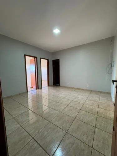 alugo apartamento de dois quartos na rua 12 Vicente pires com garagem valor 2.000,00