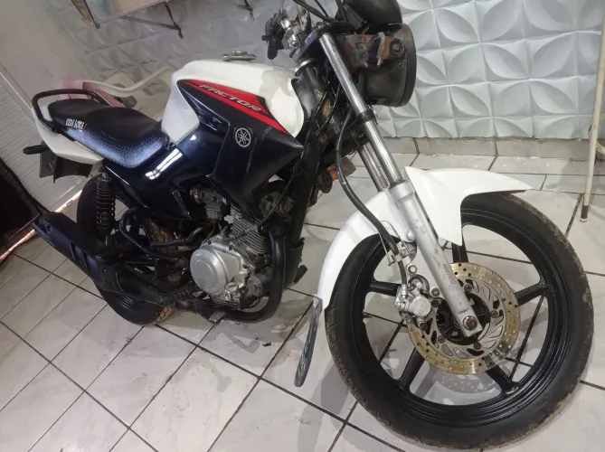 Vendo essa linda fecto moto muito boa ótimo pra sair do busão a moto da com 2025 pago