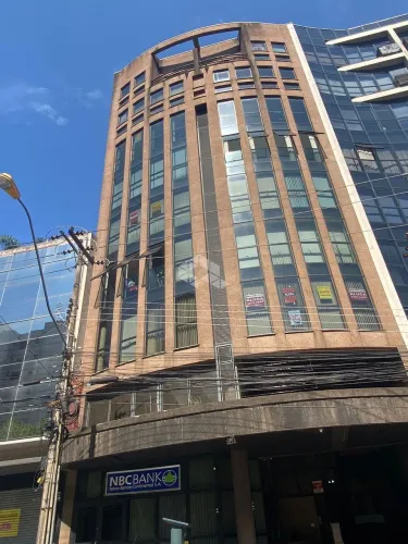 Sala comercial com box no centro de Caxias do Sul!