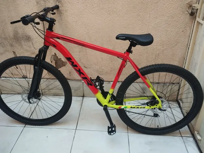 Vendo bicicleta aro29, pouco tempo de uso. Muito nova.