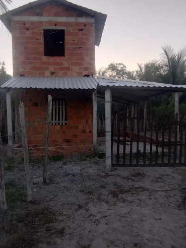 Terreno c/ casa inacabada